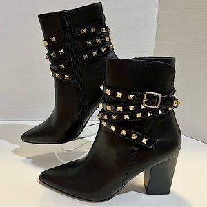 Steve Madden Recreate Gold Studded Booties Size 8 (fits like a 7/7.5).